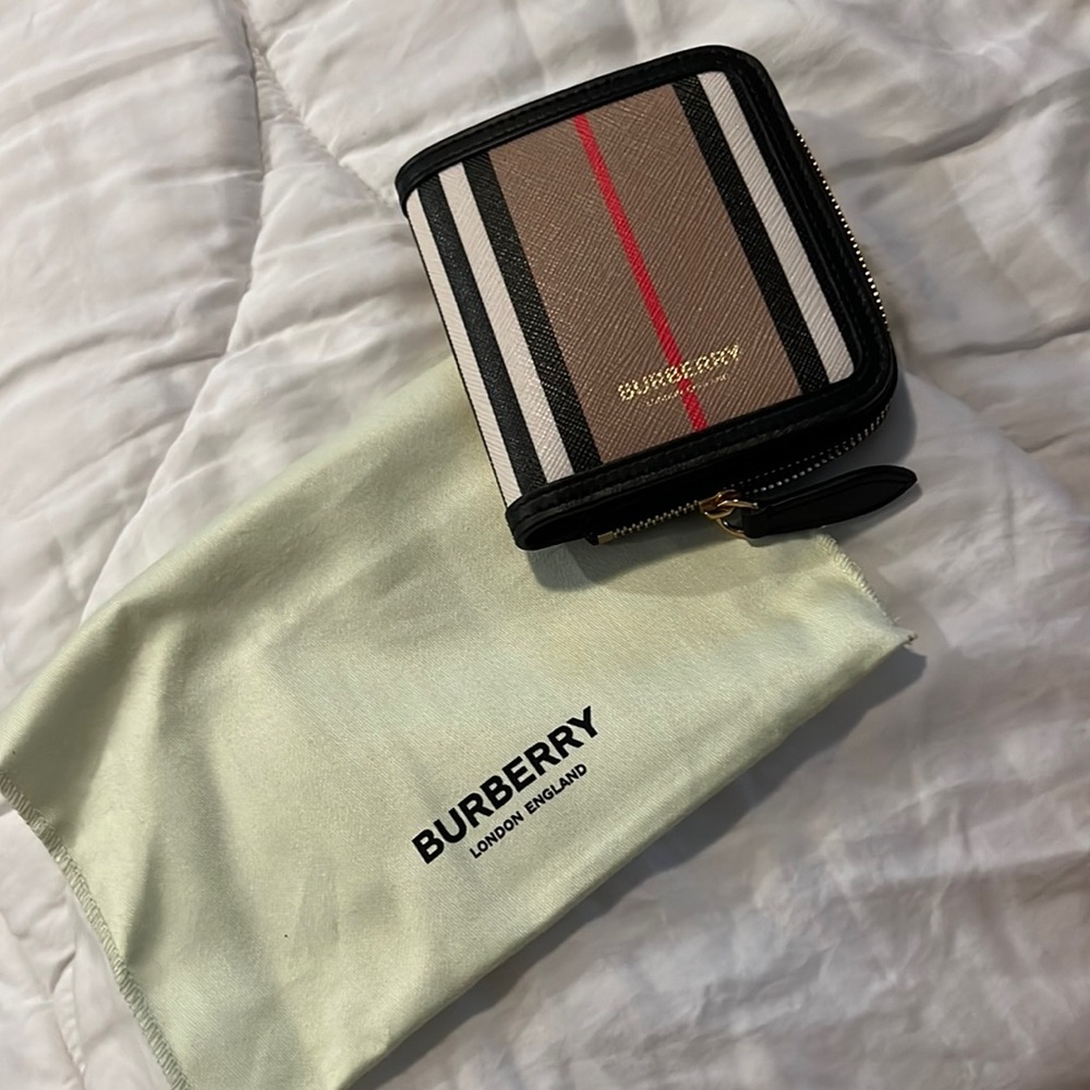 Brand new Burberry wallet never used